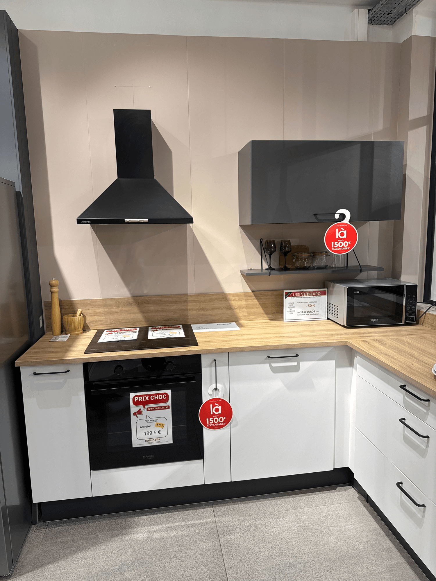 CUISINE ANGLE BLANCHE